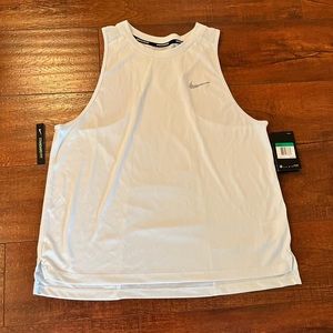 New With Tags Women’s Nike Tank (Size XL)